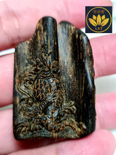 Load image into Gallery viewer, 🌿Brunei Sinking Old Agarwood Dragon Amulet 10g Crafted on Both Sides 🌱 “飞龙在天” 文莱老料沉水沉香牌 10克🌿 (D)
