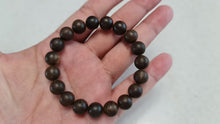 Load image into Gallery viewer, Vietnam Nha Trang King Super Oil Rich Black Resin Agarwood Bracelet 95% Sinking 10mm 9.4g 21 Beads Fruity Aroma (B)
