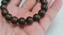 Load image into Gallery viewer, Vietnam Nha Trang King Super Oil Rich Black Resin Agarwood Bracelet 95% Sinking 10mm 9.4g 21 Beads Fruity Aroma (B)
